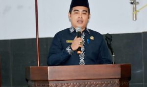 Kakan Kemenag Kota, Dr. Nopian Gustari, M.Pd.I sedang memberikan sambutan dan arahan dalam acara pelatihan Da'i/Da'iyah dan Penyuluhan Konten Kreatif