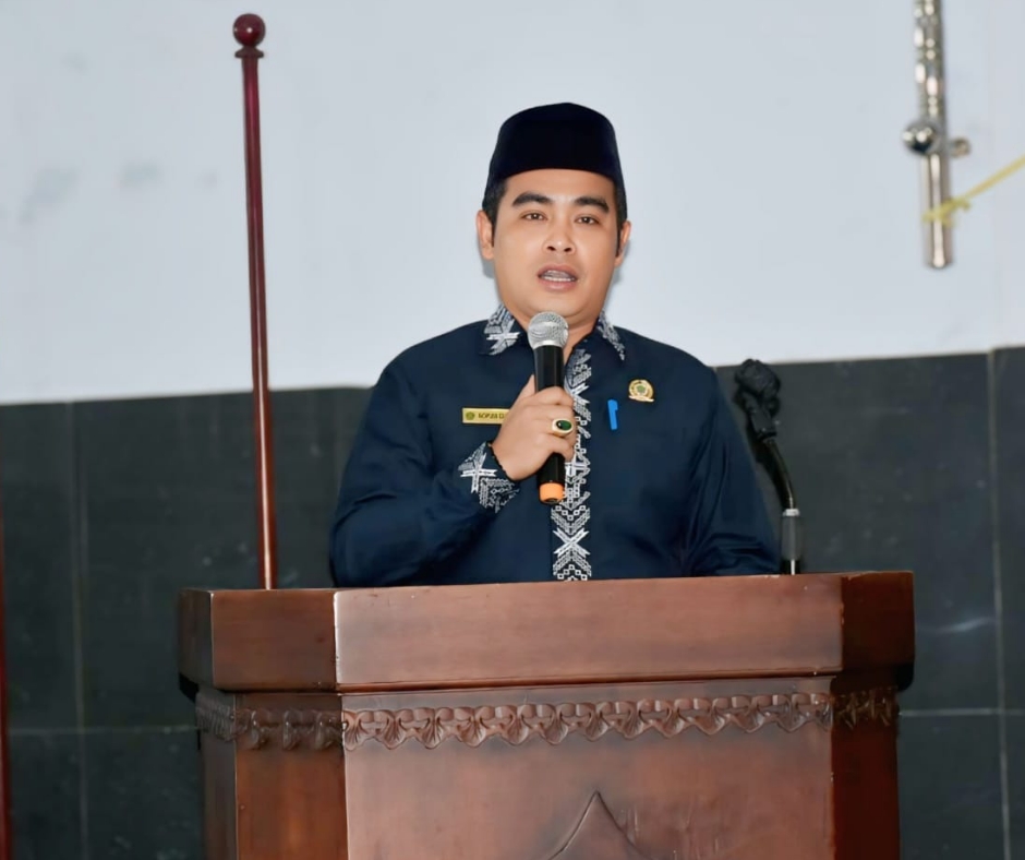 Kakan Kemenag Kota, Dr. Nopian Gustari, M.Pd.I sedang memberikan sambutan dan arahan dalam acara pelatihan Da'i/Da'iyah dan Penyuluhan Konten Kreatif