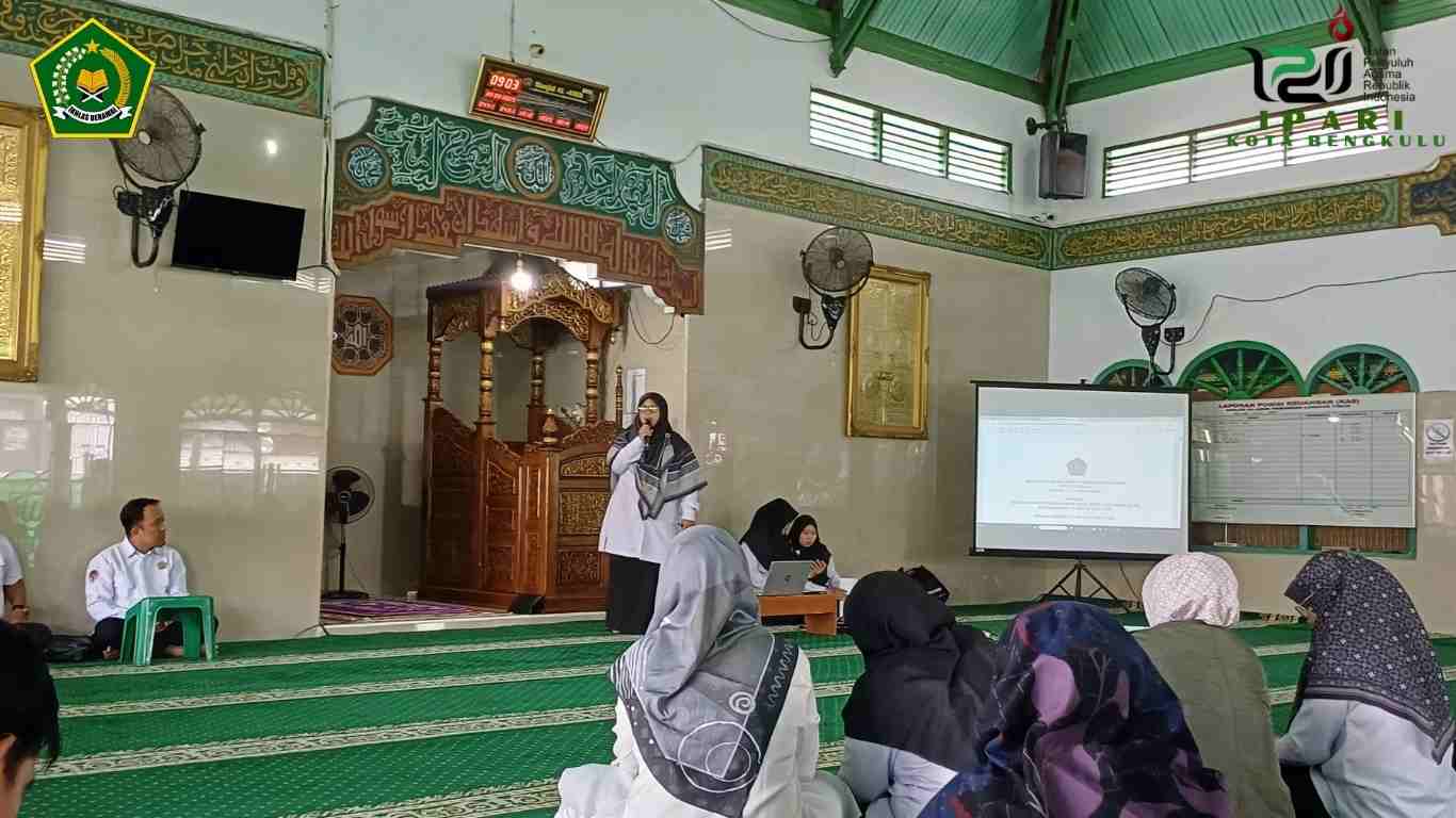 Ketua Pokja PAI, Elly Agustina, M.TPd sedang memberikan arahan 